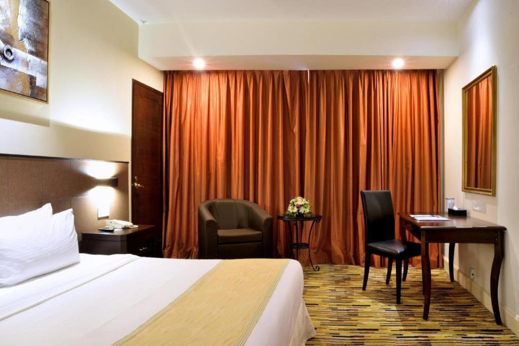 Hotel Royal Penang Τζωρτζ Τάουν Εξωτερικό φωτογραφία